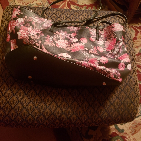 Designer Purses - Picture 4 of 16